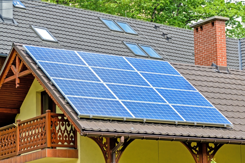 chauffagiste-MONTFERRAT-min_solar-panels-1477987